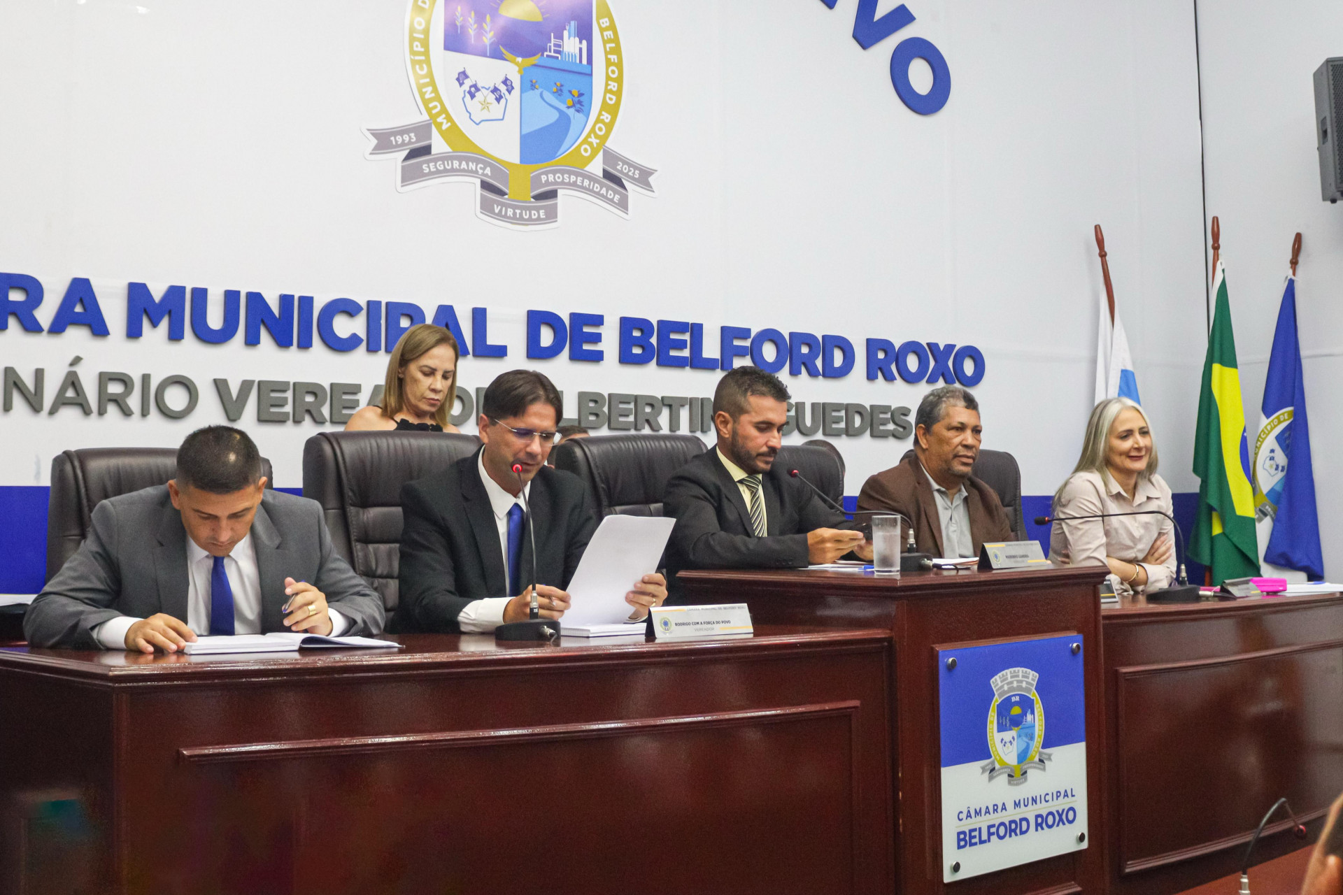 A sess&atilde;o que aprovou a cria&ccedil;&atilde;o da For&ccedil;a T&aacute;tica Municipal foi comandada pelo presidente Markinhos Gandra (ao centro) - Jean Carlos / PMBR