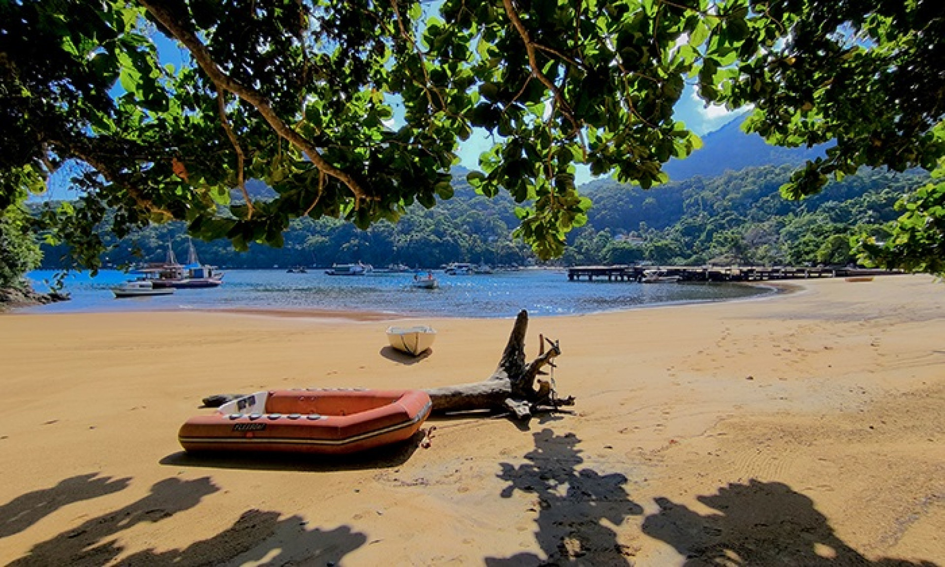 Praia da Longa, para&iacute;so da costa verde - Divilga&ccedil;&atilde;o/PMAR