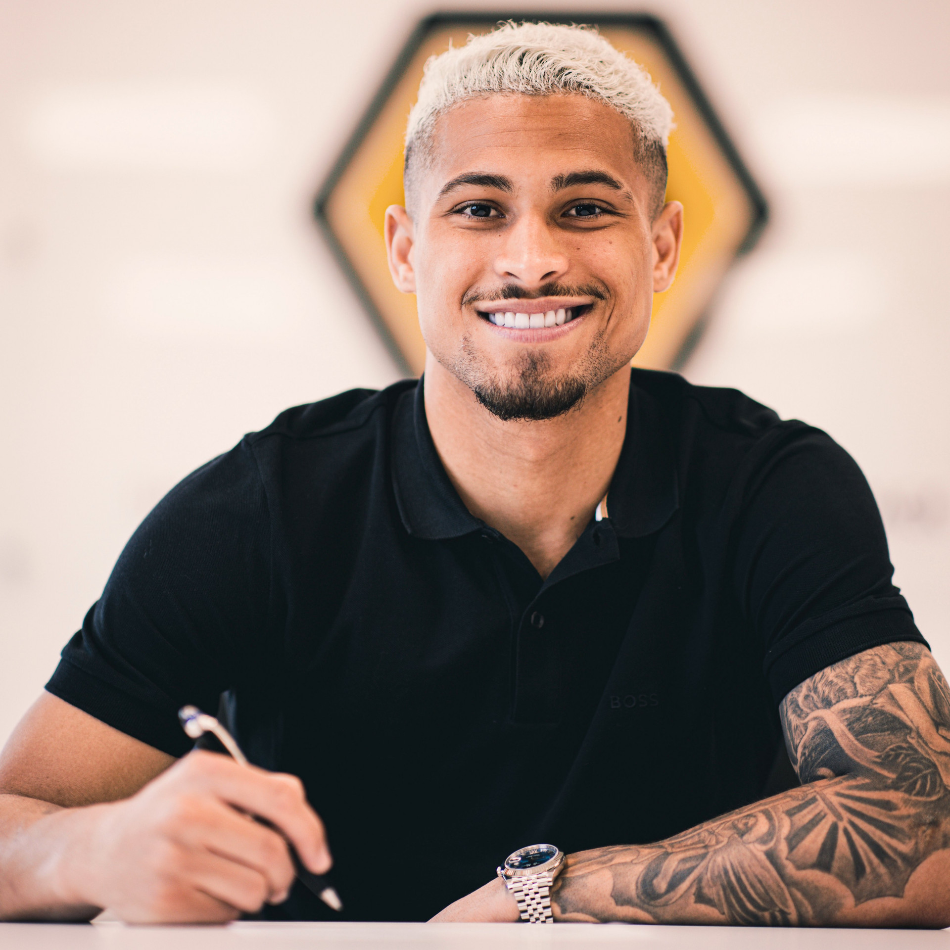 João Gomes assina renovação de contrato com o Wolverhampton