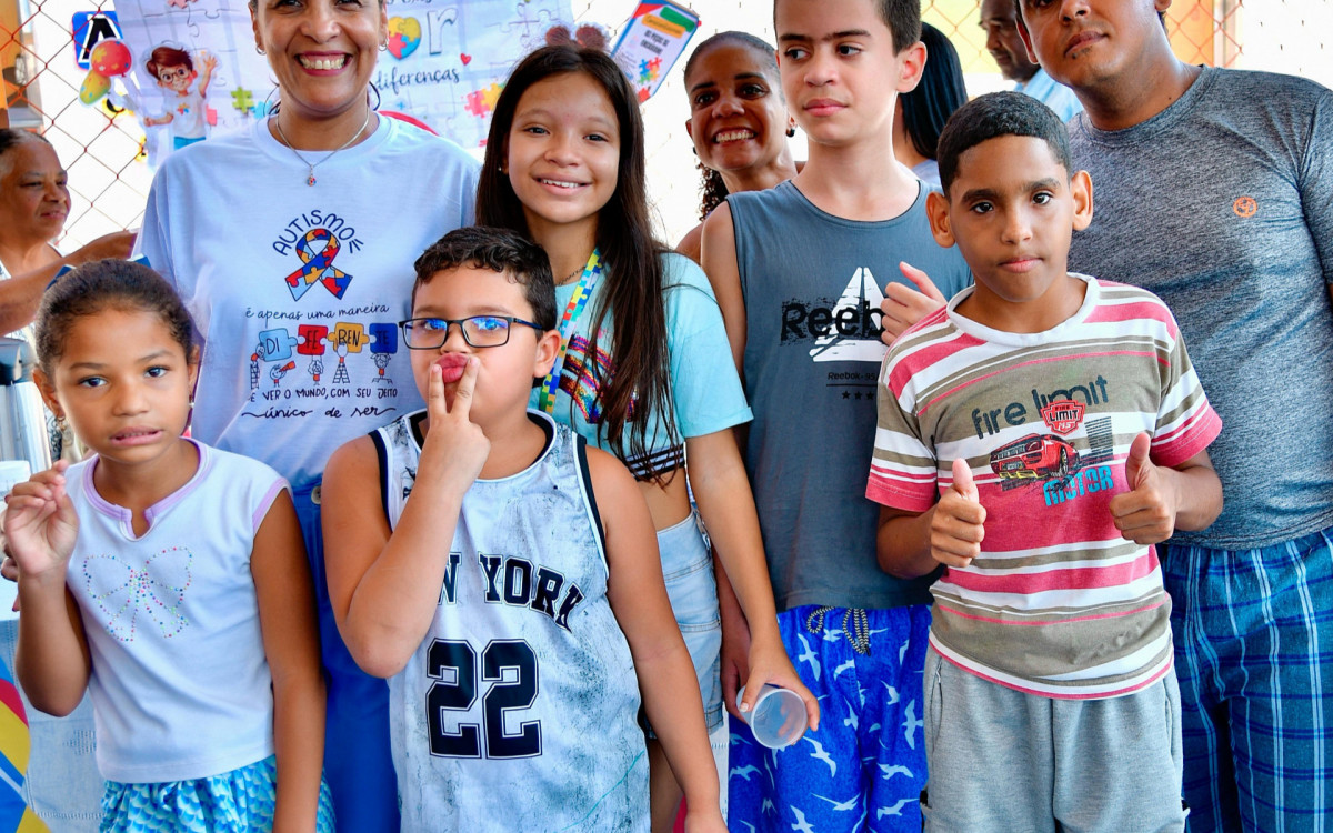 A psicóloga Cristiane Correia (E) destacou que as pessoas precisam ter uma melhor consciência sobre o autismo