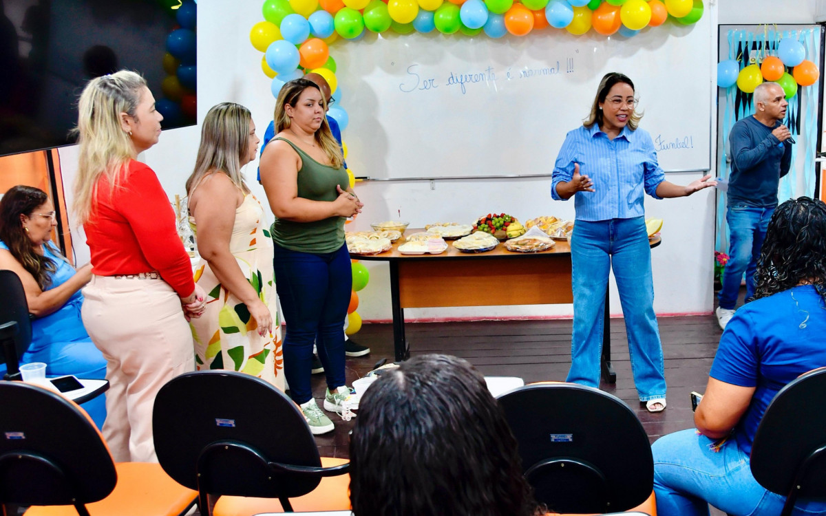 A presidente da Funbel, Cristiane de Carvalho Leonardo, comandou o evento e destacou a importância da conscientização do Autismo