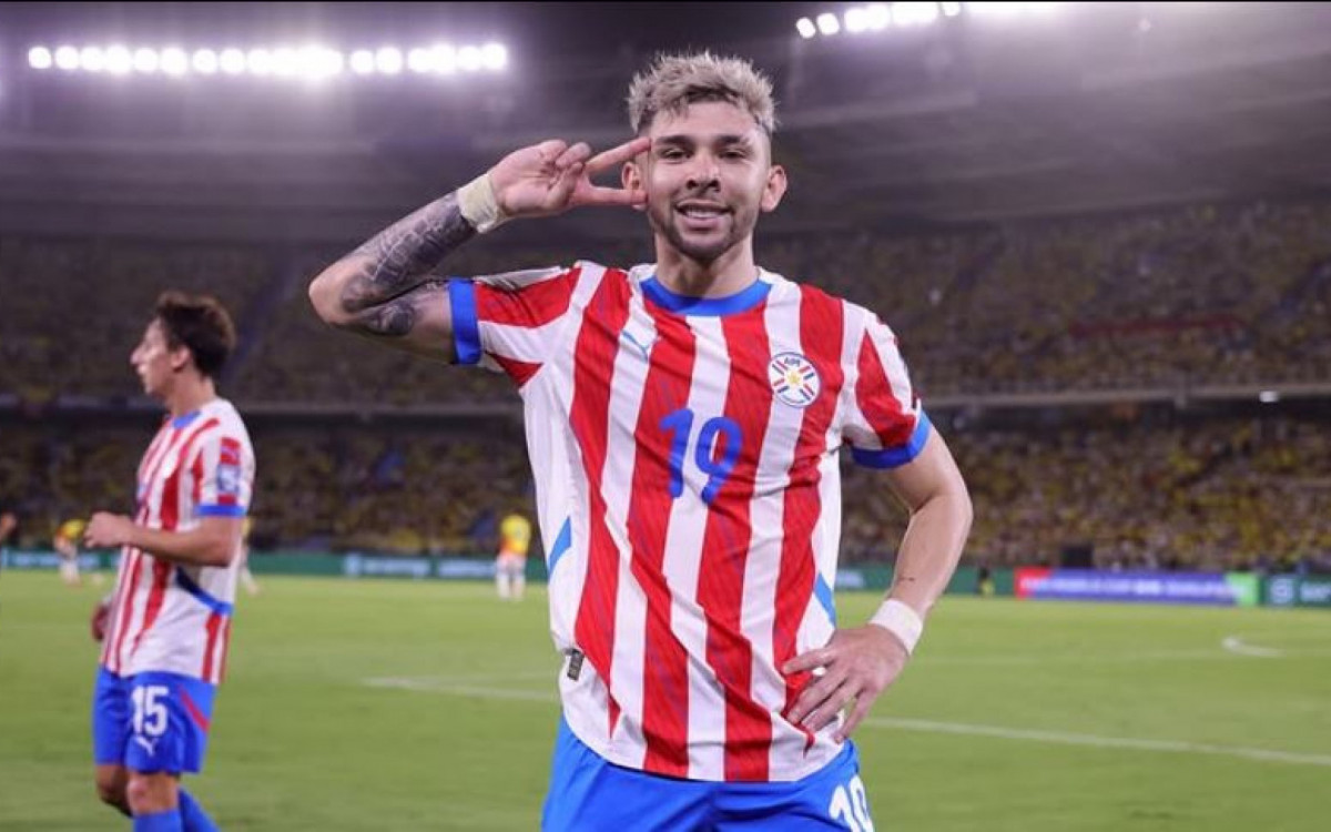 Revelação paraguaia de 21 anos, Júlio Enciso está na mira do Flamengo