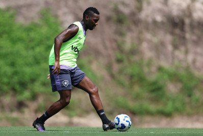Patrick de Paula conta papo com técnico do Botafogo e cita meta na carreira: 'Ser bom jogador'