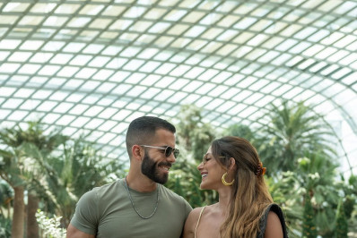 Mari Gonzalez e Pipo Marques posam para cliques em Singapura