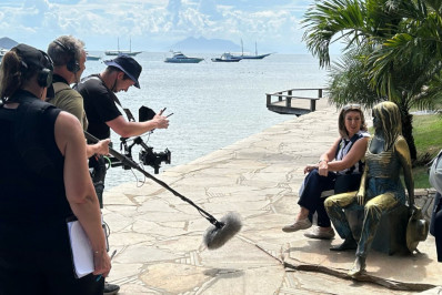Búzios recebe produção internacional com a cantora britânica Jane McDonald