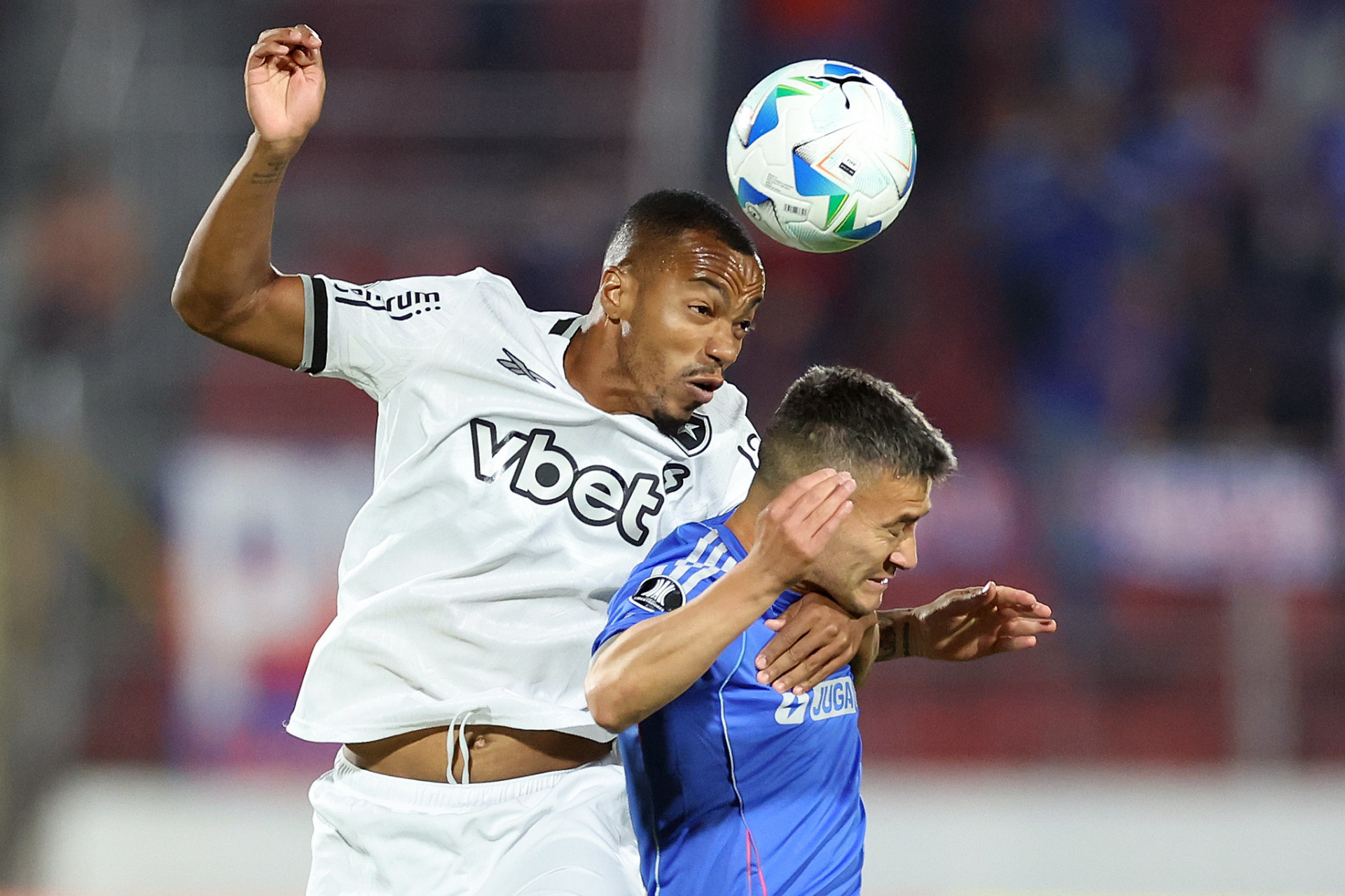 Cabeçada de Marlon Freitas em Universidad de Chile x Botafogo - Vítor Silva/Botafogo