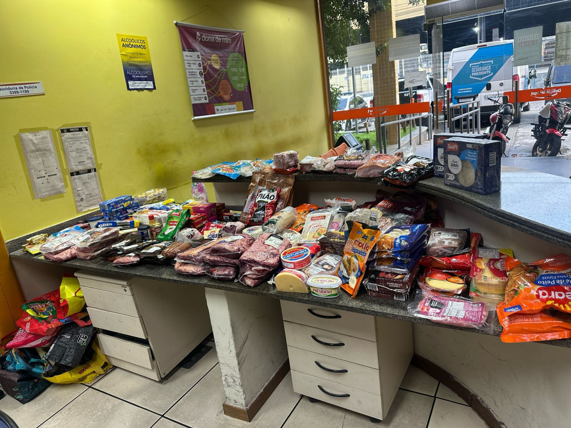 Segurança Presente prende mulher que tentou furtar compras no mercado de Nova Iguaçu - Divulgação / Segov