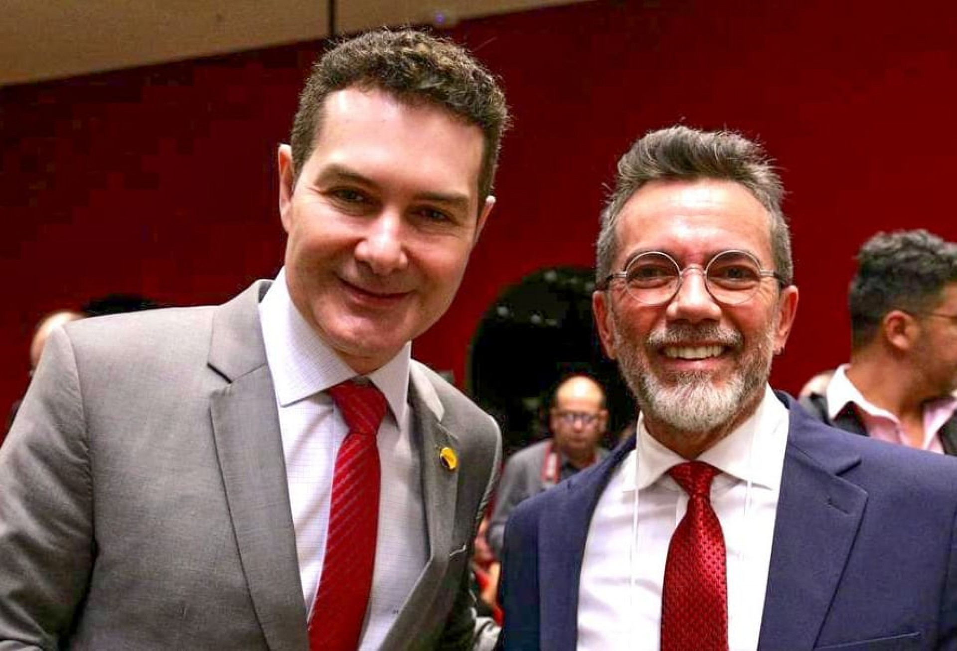 Ministro das Cidades, Jader Filho, com o secret&aacute;rio Antonio Marcos Barreto, durante o encontro do programa Cidades Verdes Resilientes, em Bras&iacute;lia - Divulga&ccedil;&atilde;o