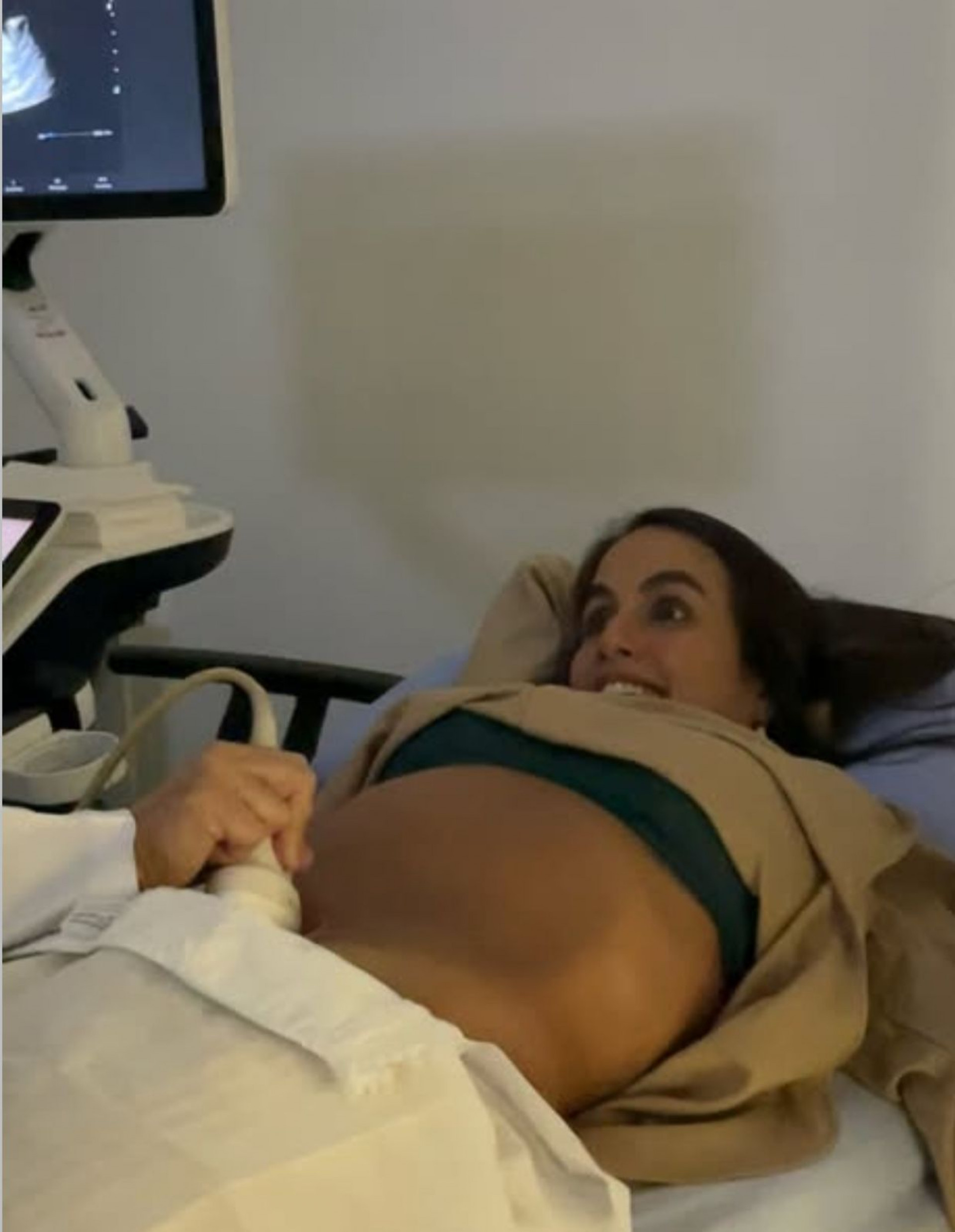 Carol Peixinho mostra ultrassom do primeiro filho com Thiaguinho - Reprodução Instagram