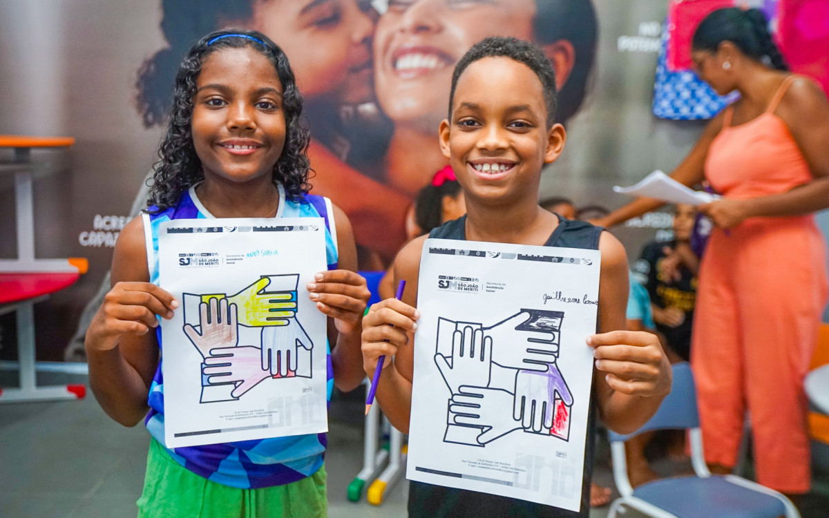 Anny Sophia, de 10 anos e Guilherme César, de 9 anos se divertiram com o cinema e as brincadeiras