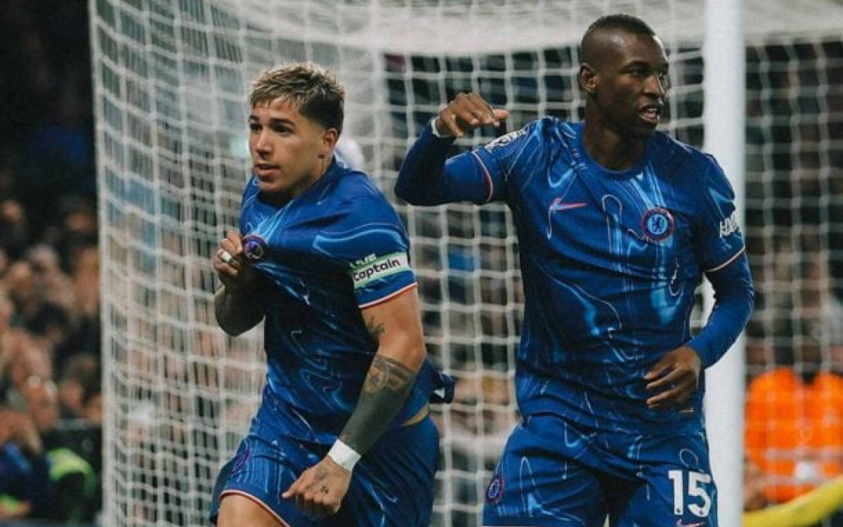 Chelsea vence Tottenham e se mant&eacute;m no G4 da Premier League