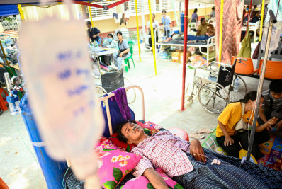 Professor soterrado por terremoto em Mianmar diz que bebeu urina para sobreviver