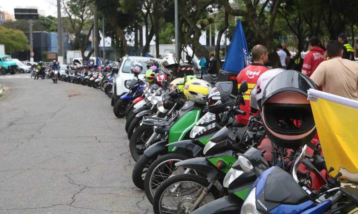 Pesquisa aponta que três em dez entregadores de comida enfrentam insegurança alimentar