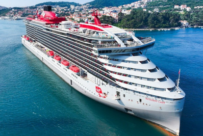 CEO estrangula passageiro que discutiu a mulher dele por dançar descalço em cruzeiro