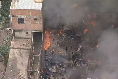 Incêndio destrói imóveis no Sampaio