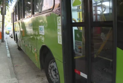 Passageira que pulou de ônibus durante assalto segue internada em estado grave