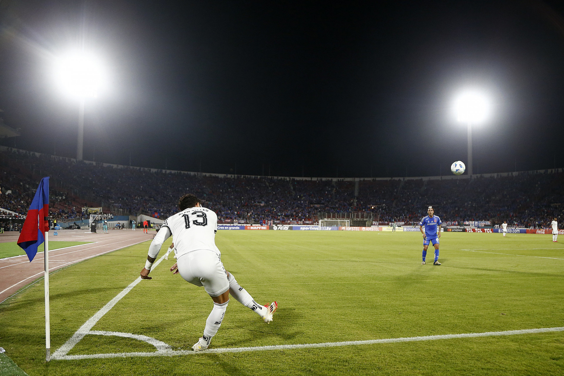 Cobrança de escanteio de Alex Telles - Vítor Silva/Botafogo