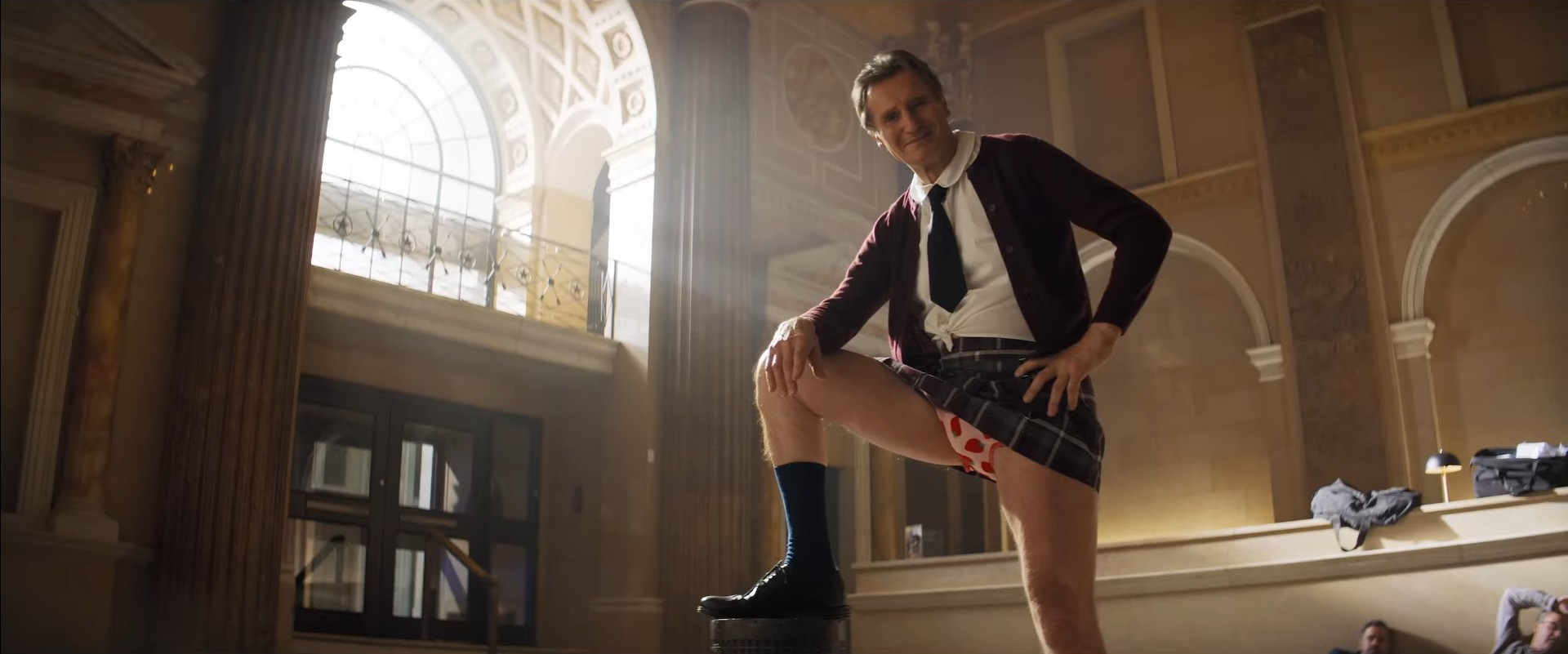 Primeiro trailer do reboot de 'Corra que a Polícia Vem Aí!', com Liam Neeson, é divulgado - Reprodução / YouTube