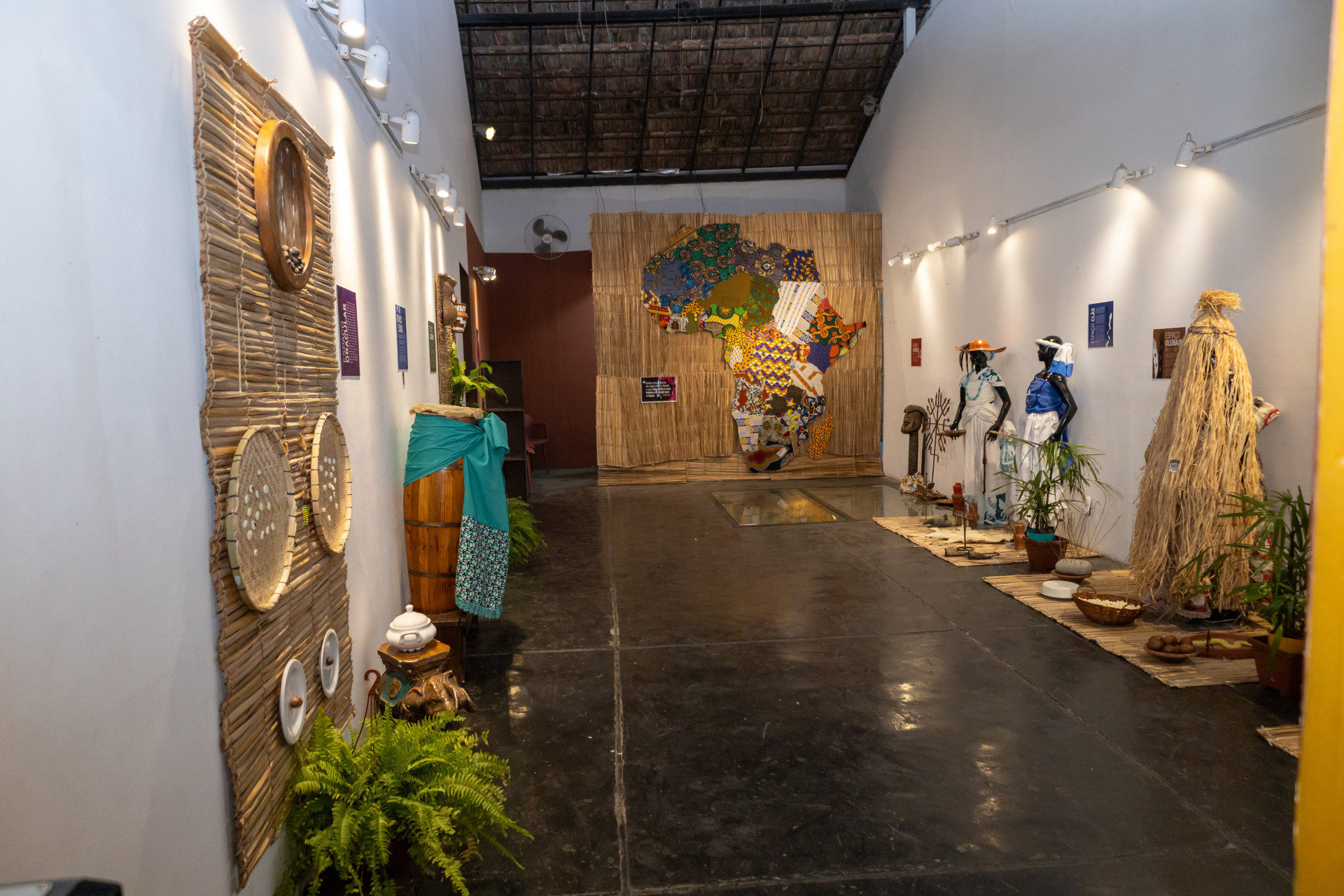 Peças que fazem parte da exposição 'Saberes ancestrais não cabem na sala de aula' - Acervo pessoal / Thaís Barcelos