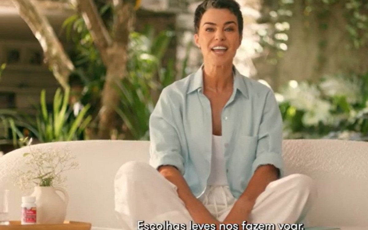 Ana Paula Arósio ressurge em campanha publicitária - Reprodução