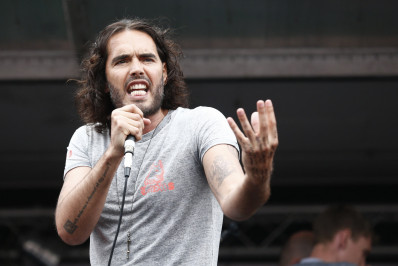 Ator e comediante britânico Russell Brand é acusado de estupro