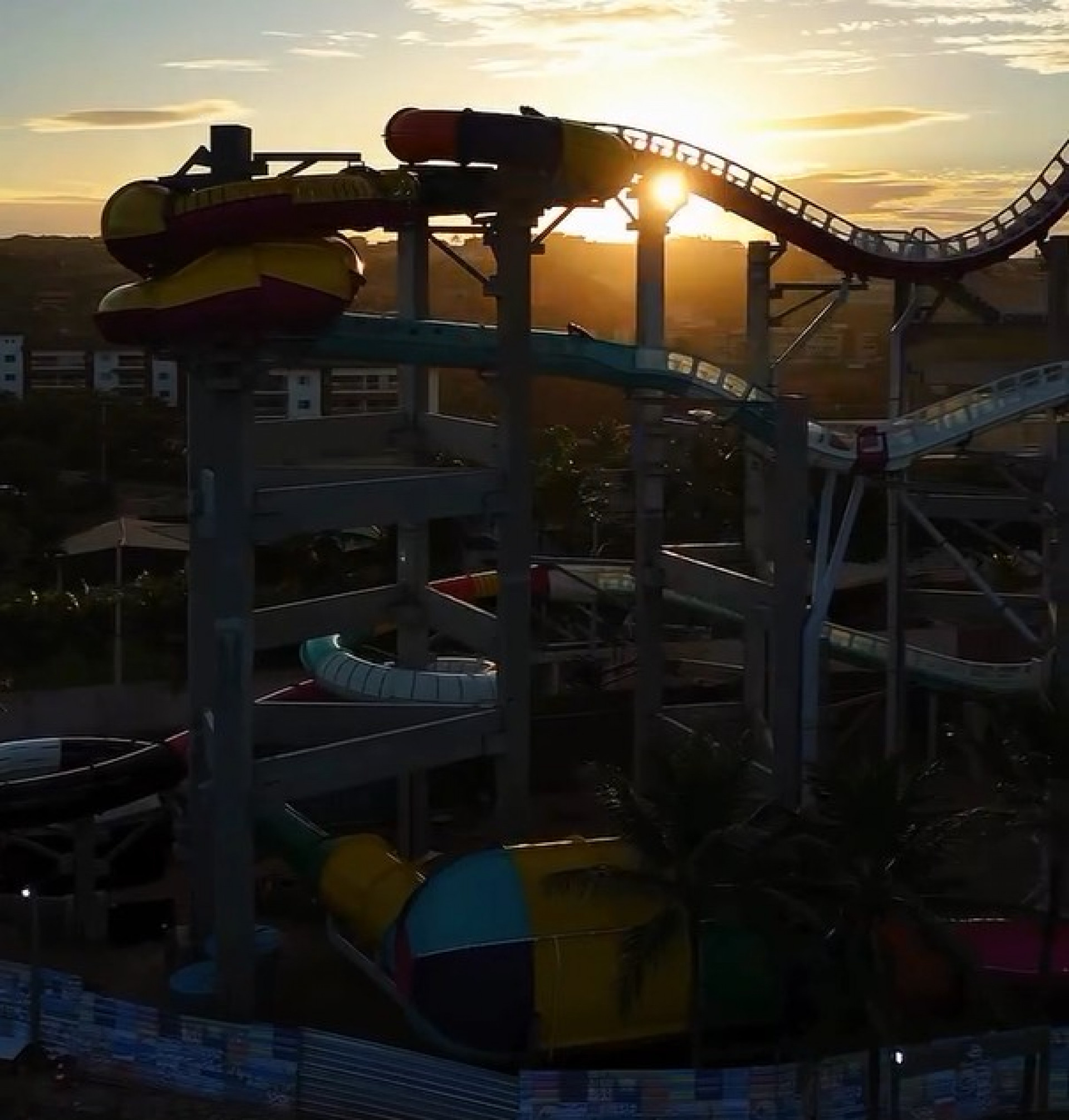 'Surreal' é a maior montanha-russa aquática do mundo - Reprodução / Instagram