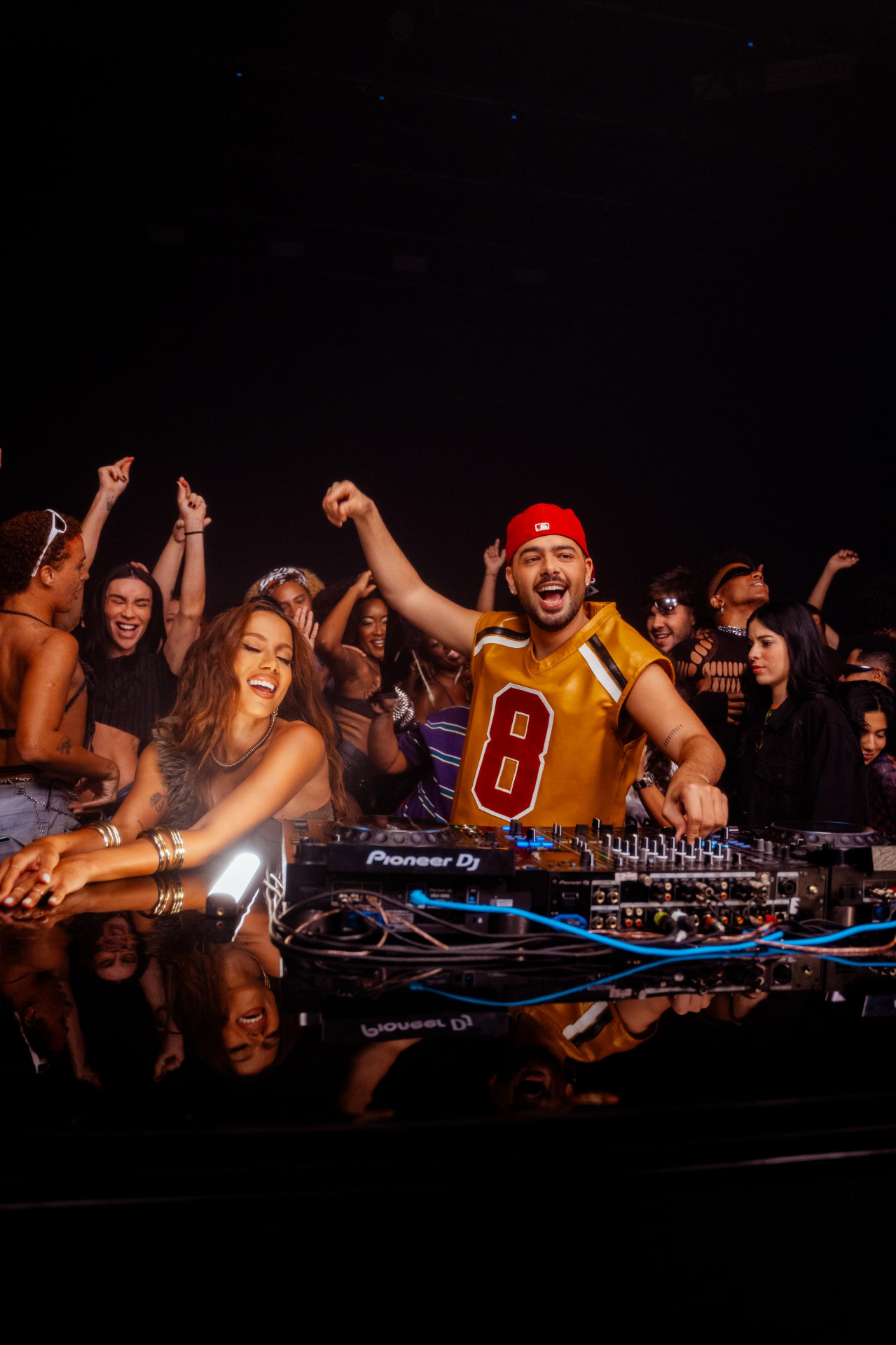 Anitta grava clipe com Pedro Sampaio