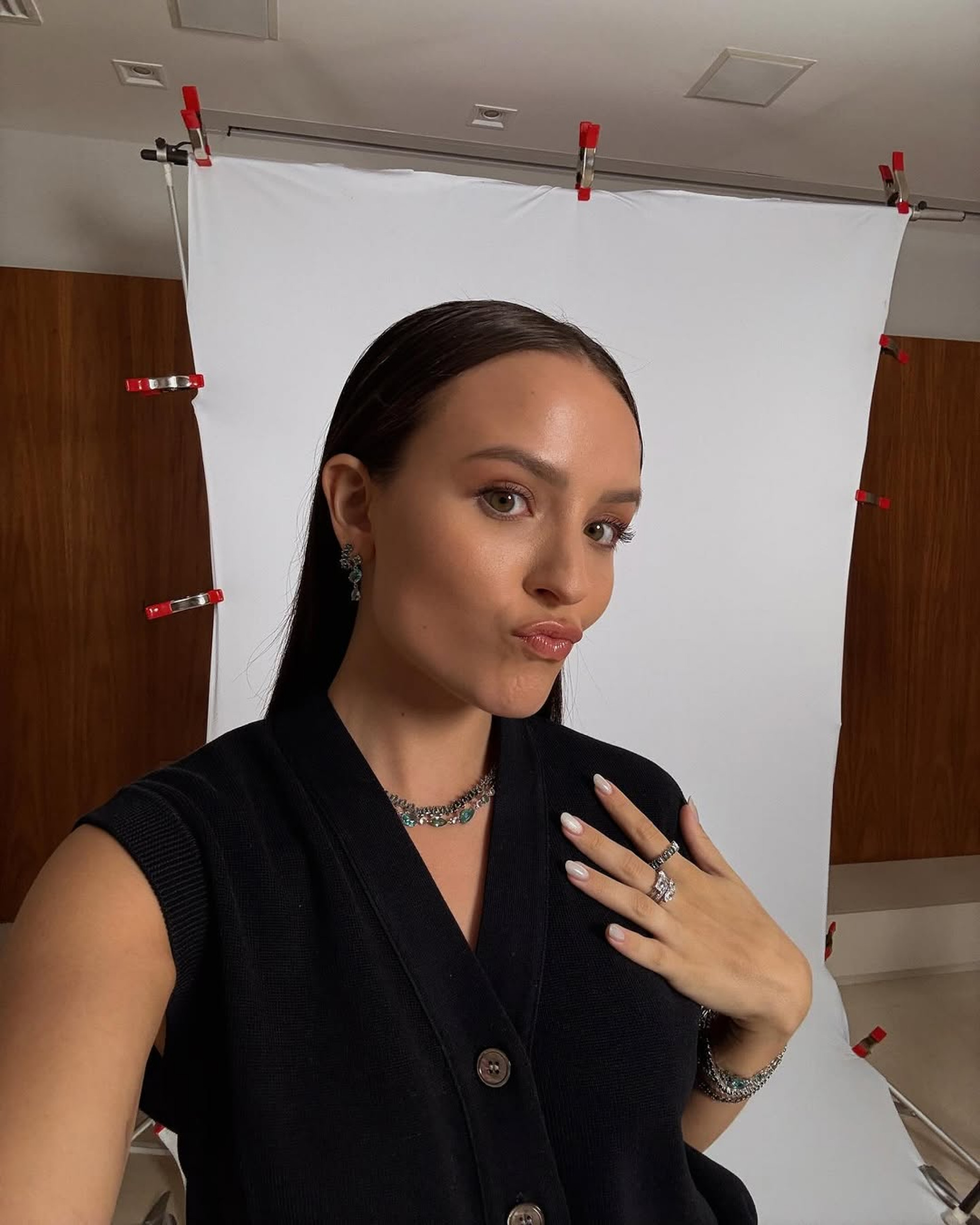 Larissa Manoela publica sequência de selfies - Reprodução / Instagram