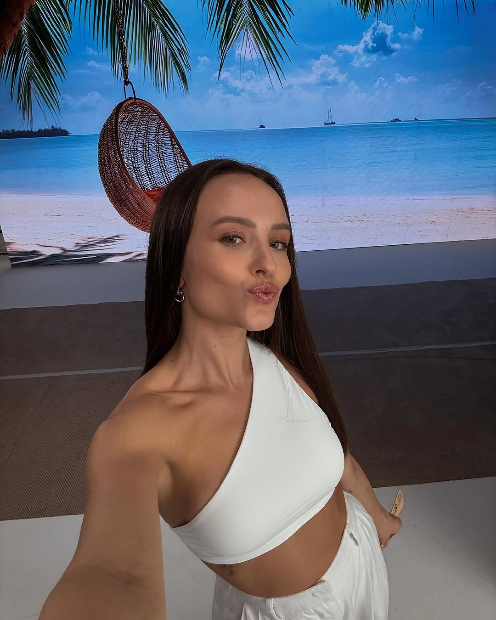 Larissa Manoela recebe elogios ao publicar novas fotos - Reprodução / Instagram