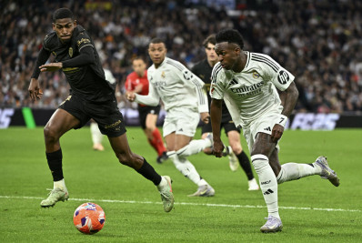 Vini Jr se redime após desperdiçar pênalti, mas Real perde para o Valencia com gol no fim