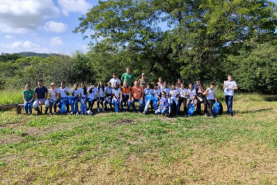 Alunos da Escola Municipal José Pinho de Carvalho participaram de caminhada ecológica