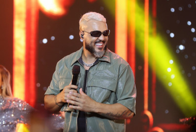 Belo reúne famosos em show no Rio