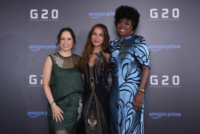 Anitta posa com Viola Davis em evento de lançamento do filme 'G20'
