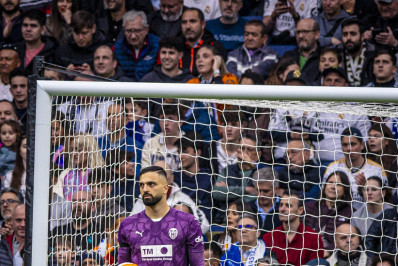 Goleiro do Valencia revela aposta com Vini Jr e 'calote': 'Não me pagou'