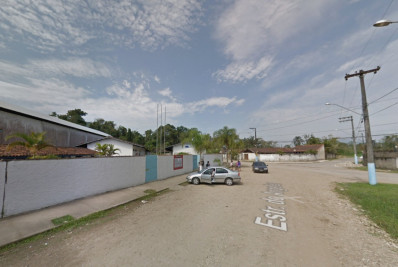 Chuvas bloqueiam trecho de serra e deixam pessoas ilhadas em Ubatuba