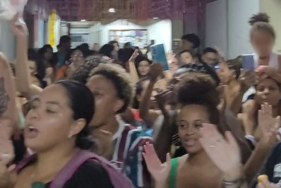 Estudante é expulsa de sala de aula na Uerj com bebê de apenas 10 meses