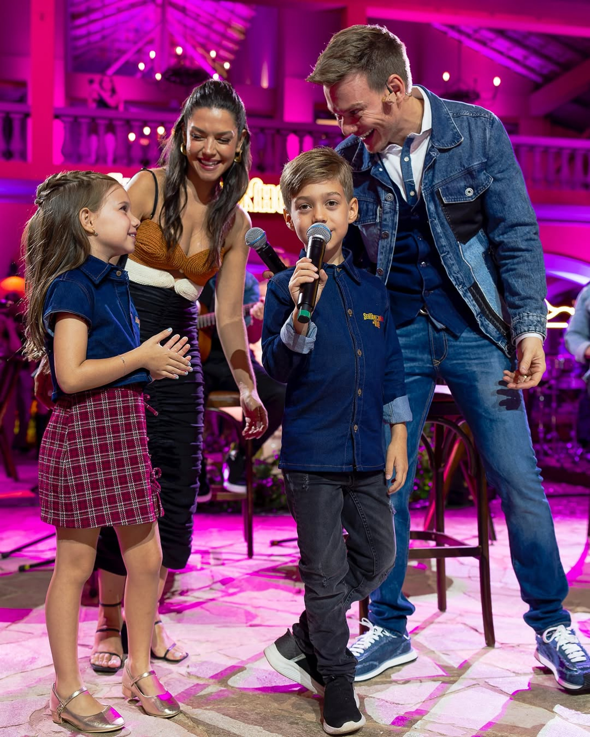 Thais Fersoza, Michel Teló e os dois filhos Melinda e Teodoro - Reprodução / Instagram 