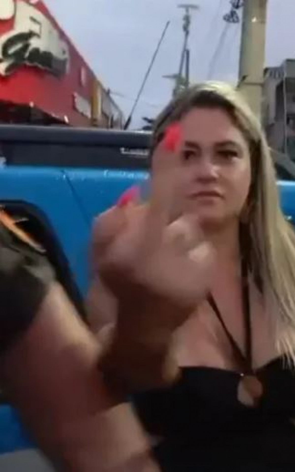 Mulher do PM que matou feirante na Penha - Rede Social