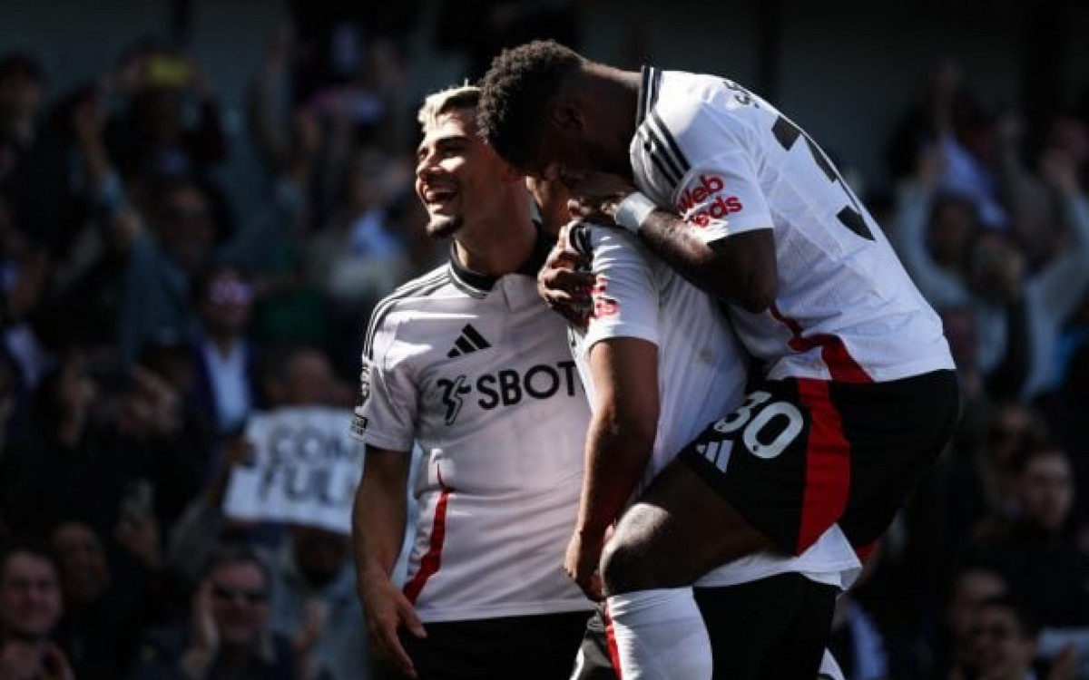 Com gol de ex-Fla, Fulham vence de virada o l&iacute;der Liverpool