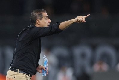 Renato Paiva vê evolução do Botafogo com mudanças e comenta interesse por Cauly