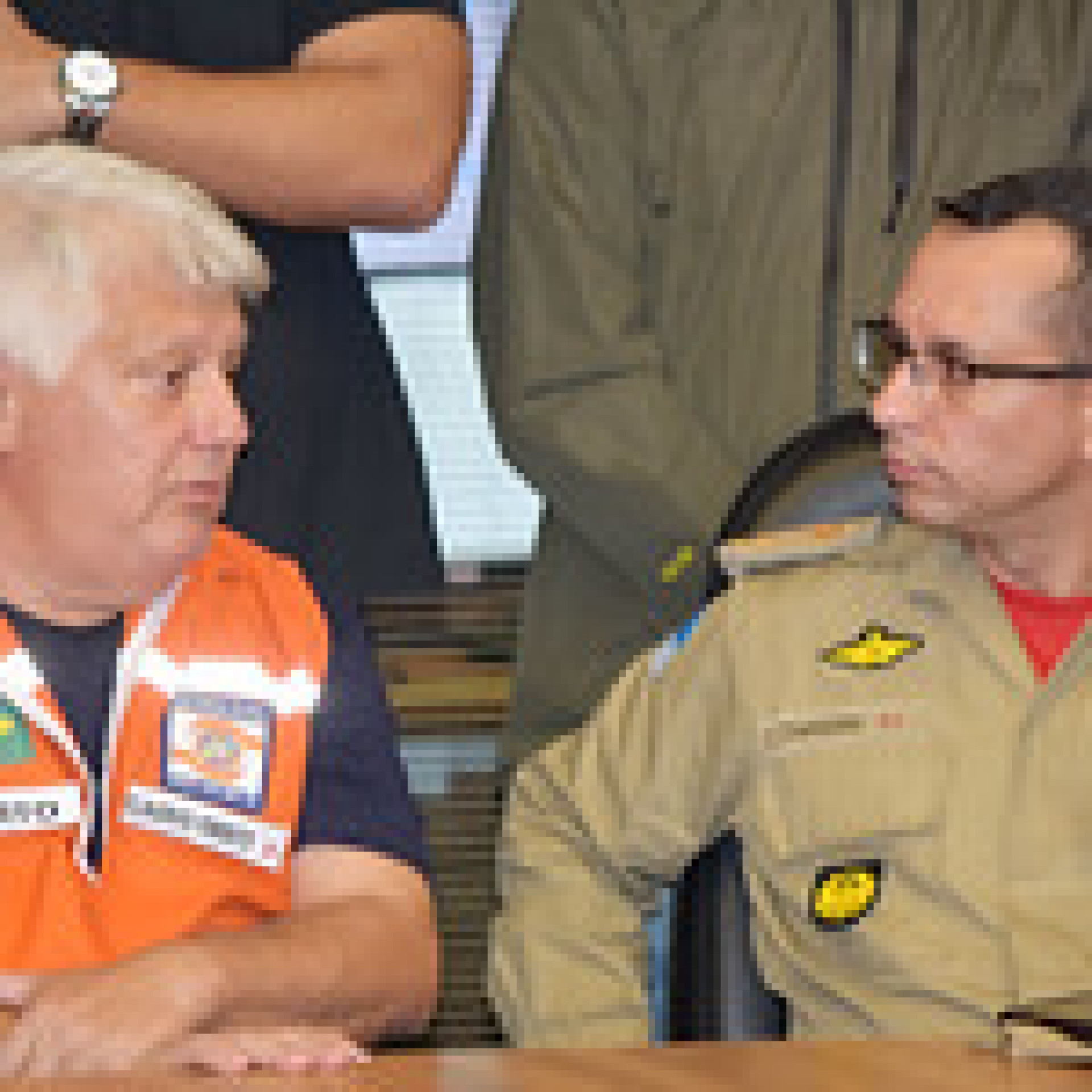 Prefeito Cl&aacute;udio Ferreti (E) ao lado do comandante-geral do Corpo de Bombeiros e Secret&aacute;rio de Estado de Defesa Civil, Tarc&iacute;sio (D) - Divulga&ccedil;&atilde;o/PMAR