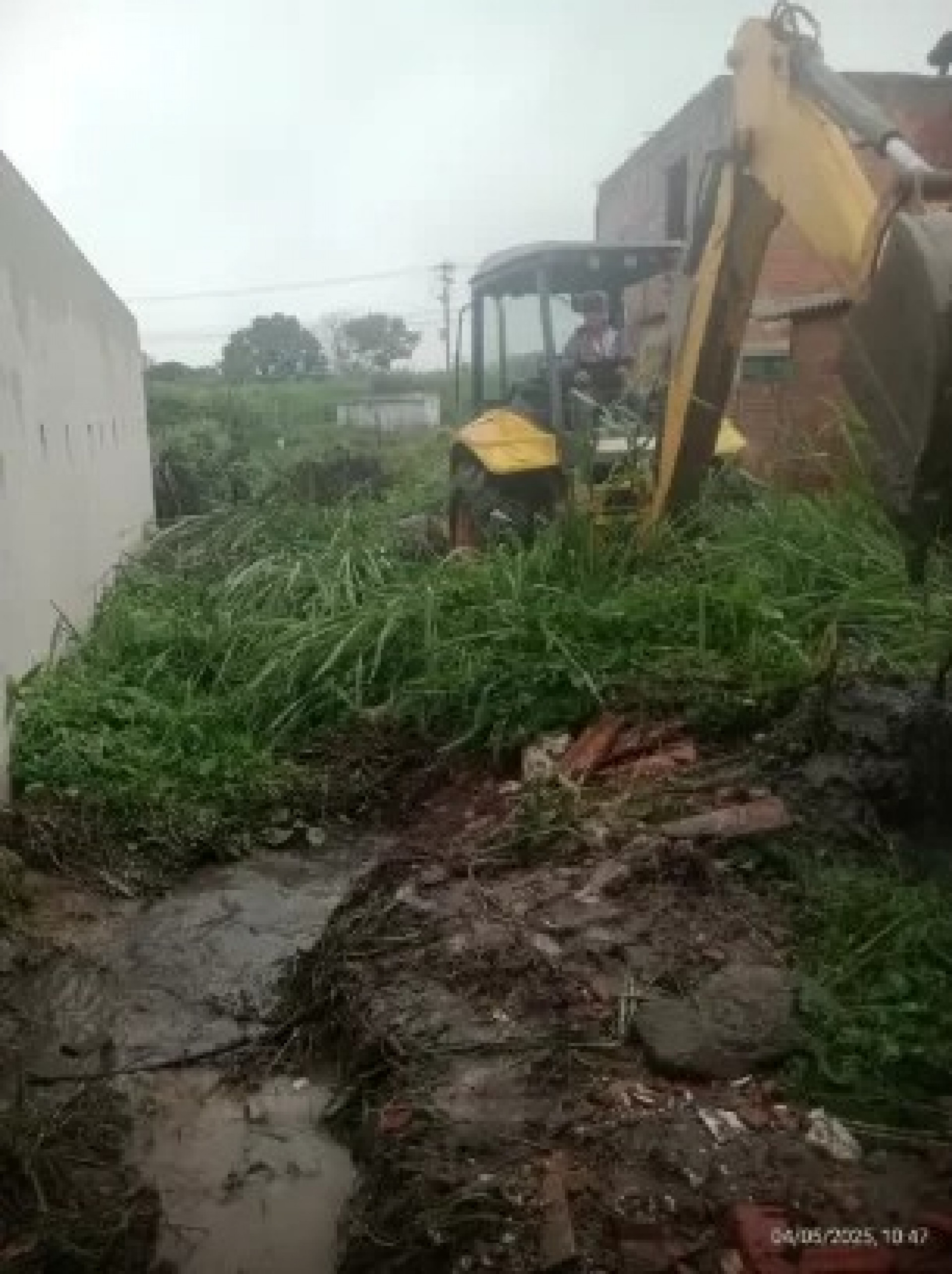 Força-tarefa com agentes da Defesa Civil e equipes das Secretarias de Obras