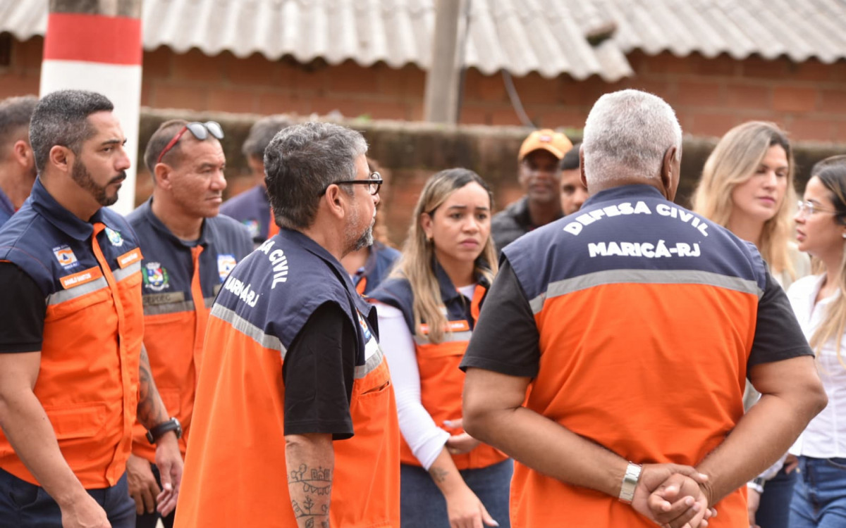 O Prefeito Quaquá liderou uma força-tarefa neste domingo para atender as demandas dos moradores do Bairro da Amizade