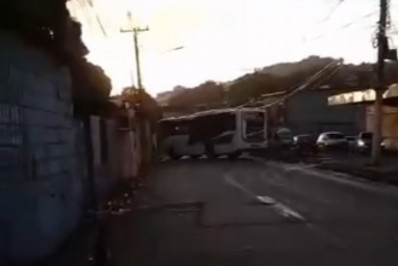 Mãe e filho são baleados dentro de casa no Complexo do Chapadão