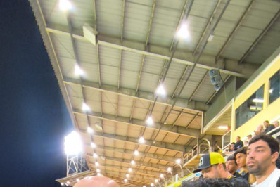 Prefeitura de Volta Redonda testa monóculo para deficientes visuais durante estreia do Voltaço na Série B do Brasileirão