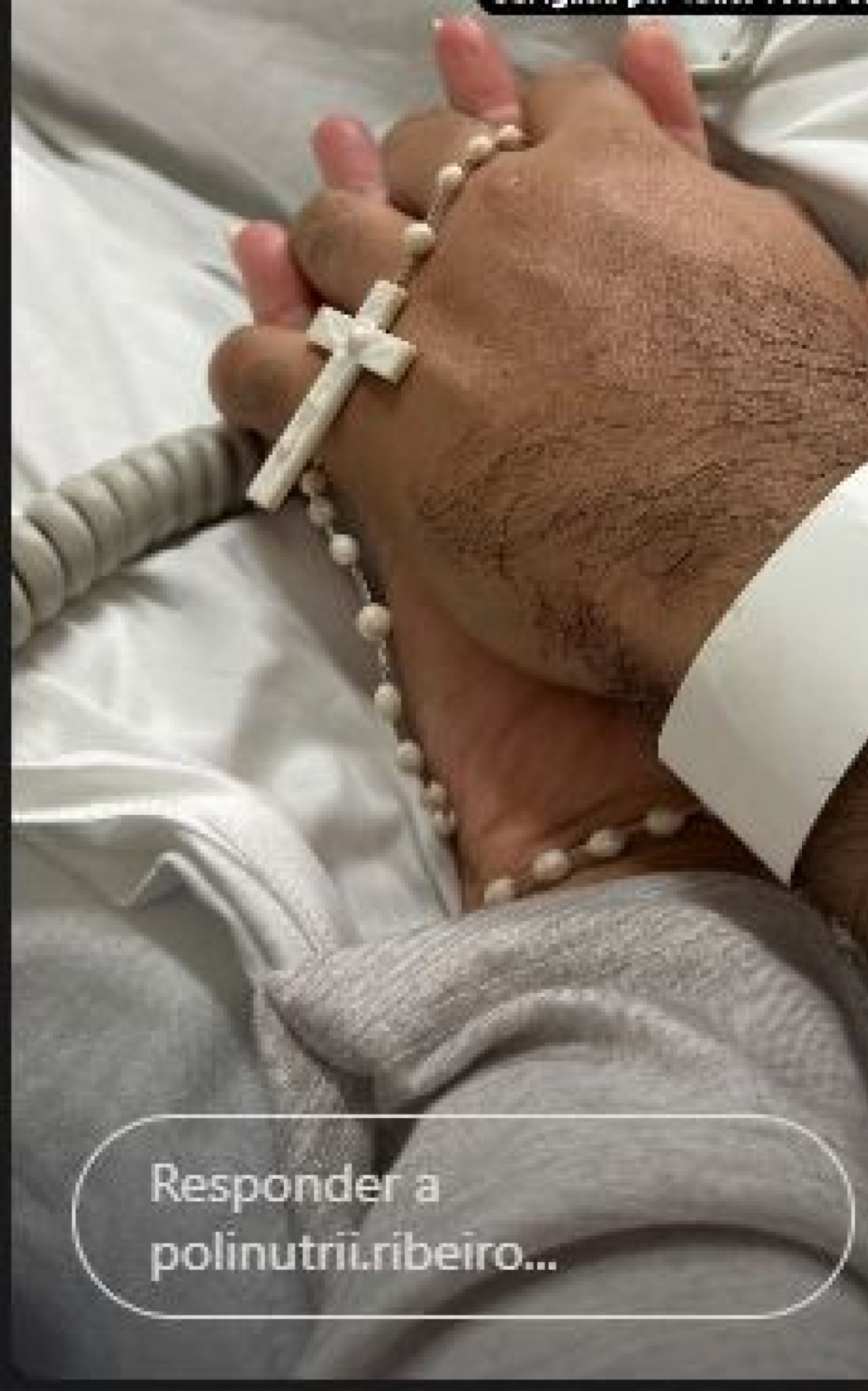 Poliana Ribeiro acompanha o marido no hospital  - Rede Social