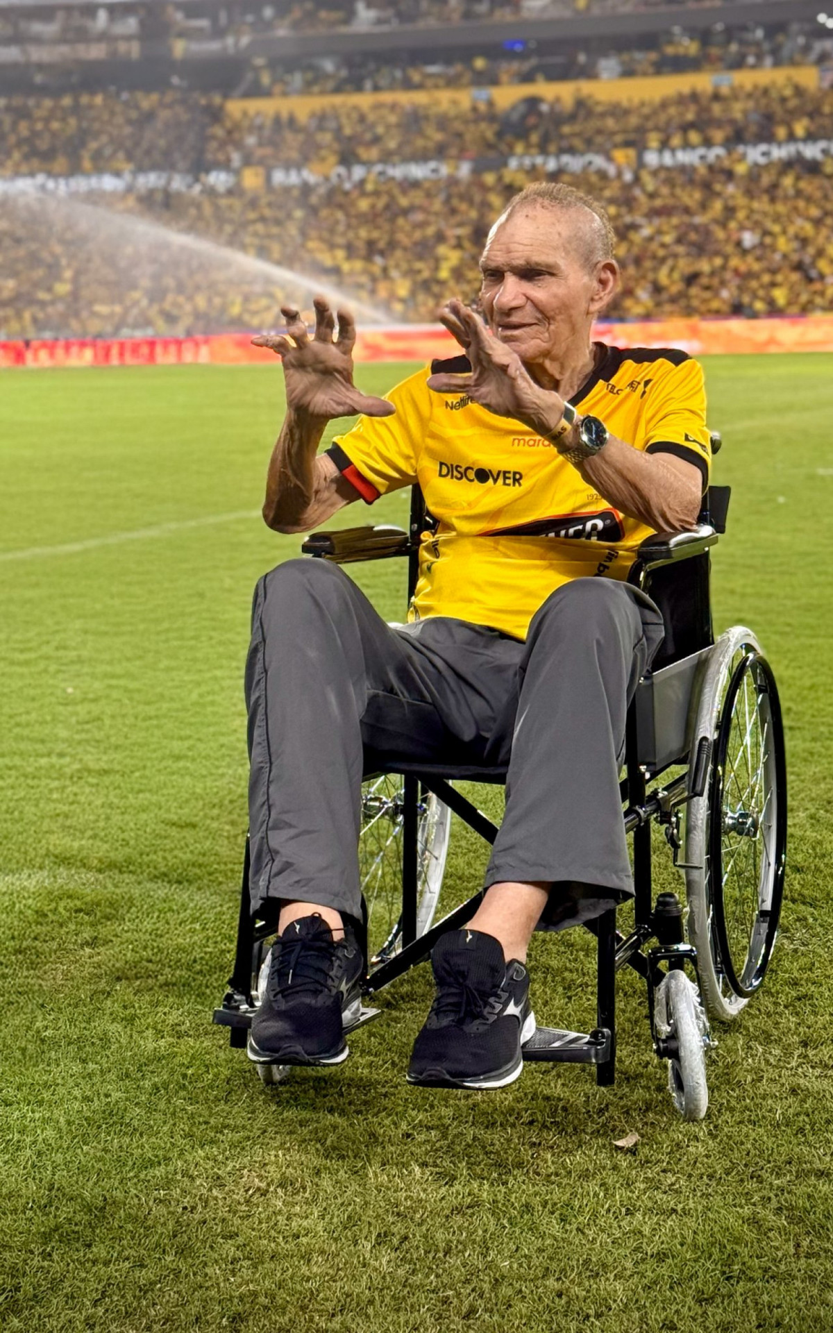 Manga foi homenageado pelo Barcelona de Guayaquil em fevereiro deste ano