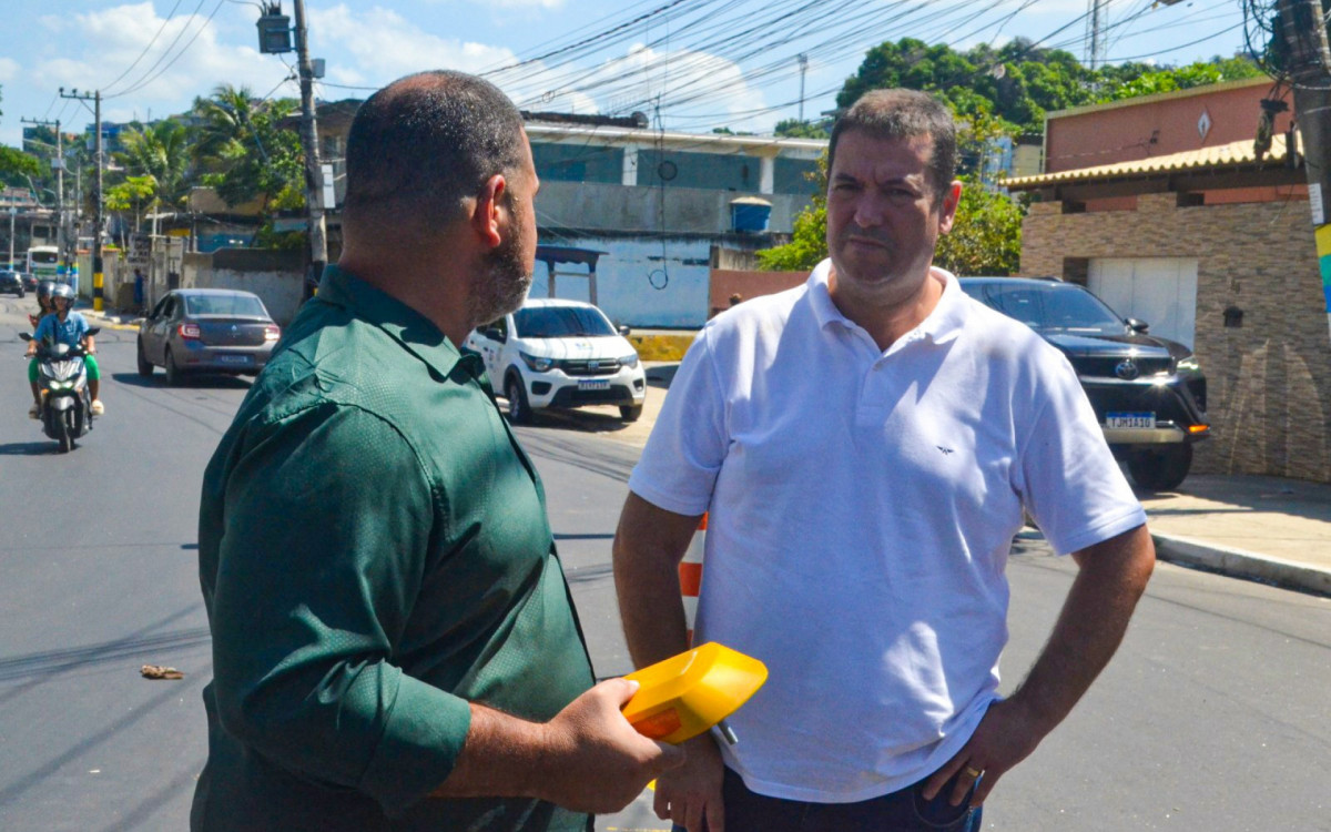 O prefeito de Meriti, Léo Vieira, presenciou a execução dos trabalhos