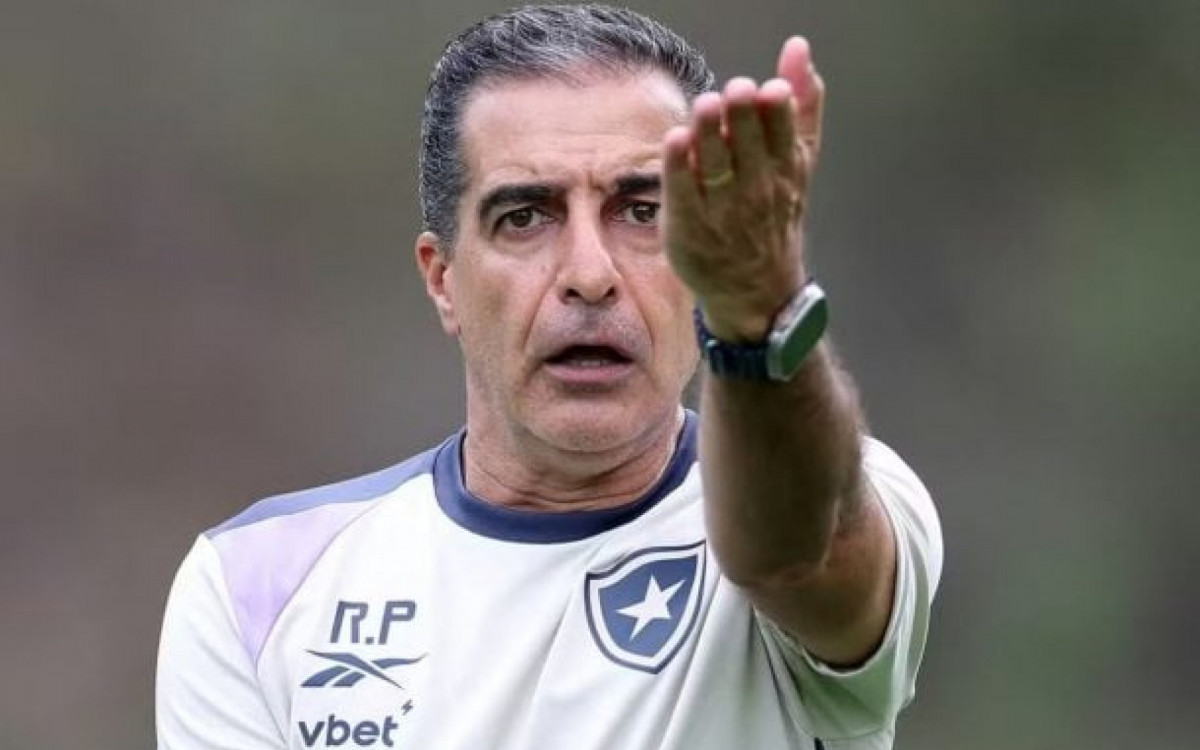 Paiva estimula concorrência em três posições no Botafogo