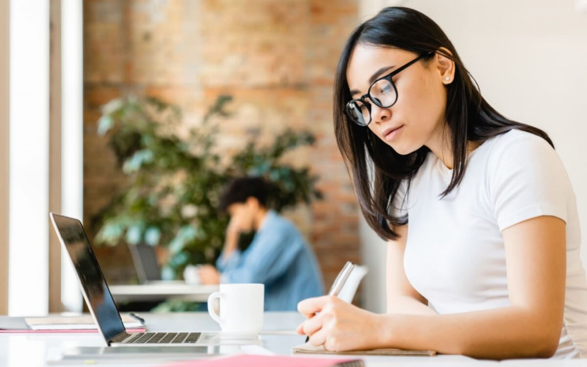 O vestibular do ITA exige muito preparo (Imagem: Inside Creative Hou | Shutterstock)